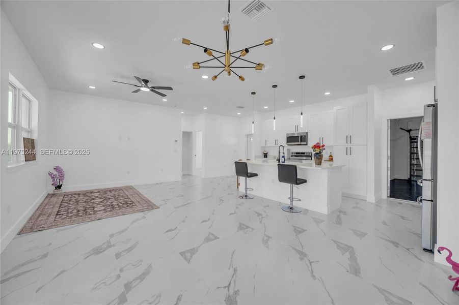 Spacious, unfurnished interior of a new home in , Lehigh Acres (Image 17).