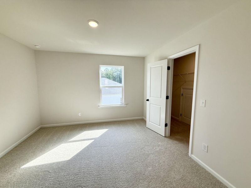 Spacious, unfurnished interior of a new home in , Summerville (Image 42).