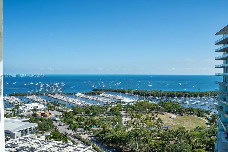 Condo located in Miami, FL showcasing its design and architecture (Image 19).