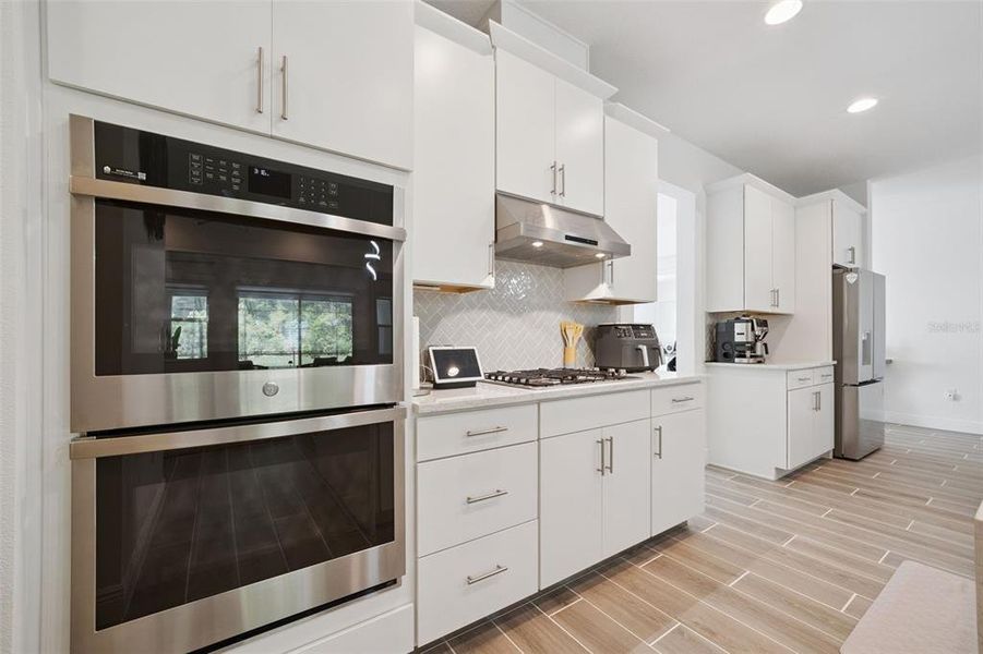 Furnished interior view inside a new home in , Mount Dora (Image 19).