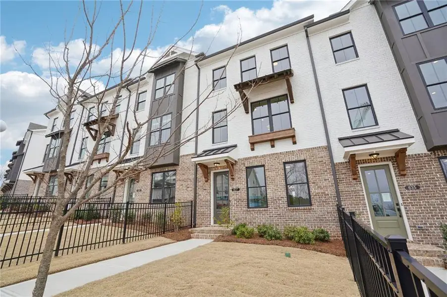 Condo located in Cumming, GA showcasing its design and architecture (Image 4).