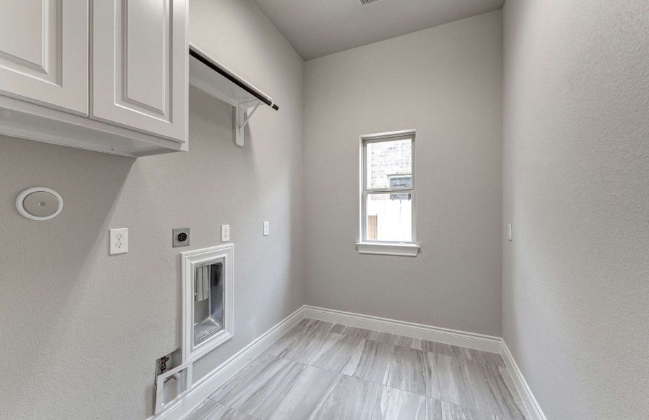 Spacious, unfurnished interior of a new home in Artavia 70′, Conroe (Image 31).