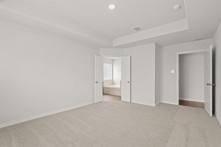 Spacious, unfurnished interior of a new home in Sycamore Landing, Fort Worth (Image 11).