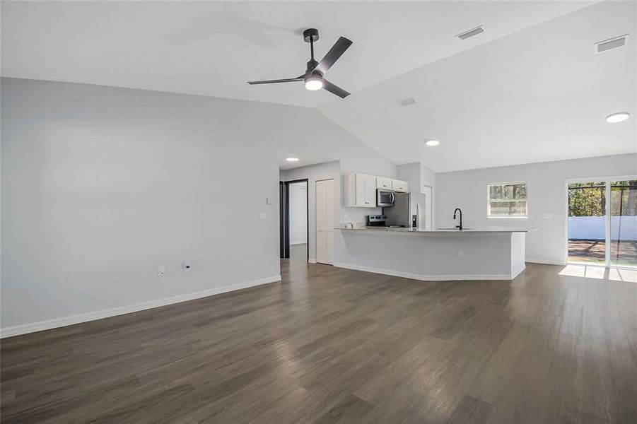 Spacious, unfurnished interior of a new home in , Dunnellon (Image 30).