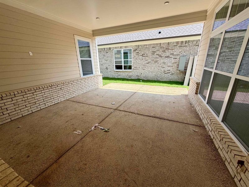 Exterior details and patio area of a home in Lockwood, Collierville (Image 20).