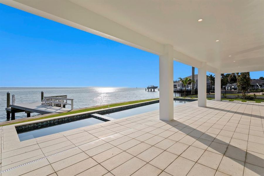 Exterior details and patio area of a home in , St. Petersburg (Image 20).