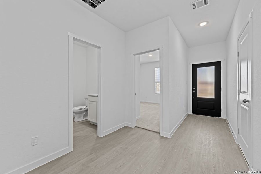 Spacious, unfurnished interior of a new home in Espada, San Antonio (Image 29).