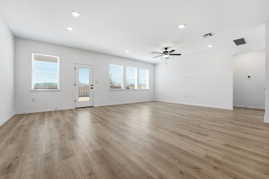 Spacious, unfurnished interior of a new home in Lisso, Pflugerville (Image 12).
