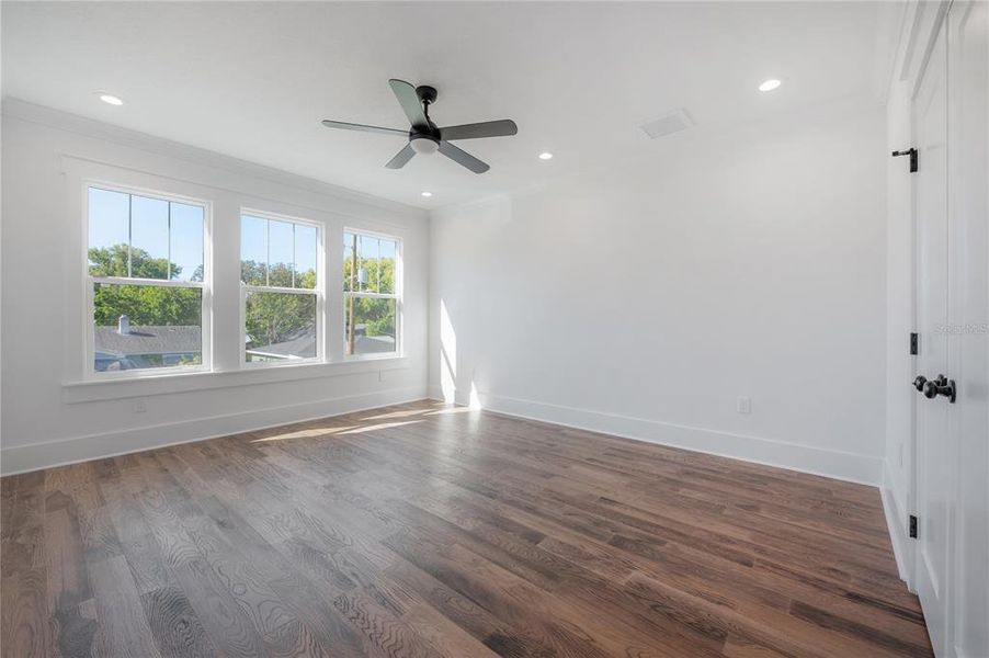 Spacious, unfurnished interior of a new home in , Tampa (Image 20).