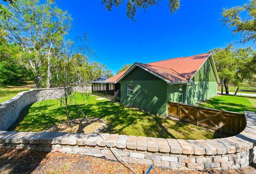 Exterior details and patio area of a home in , Lecanto (Image 32).