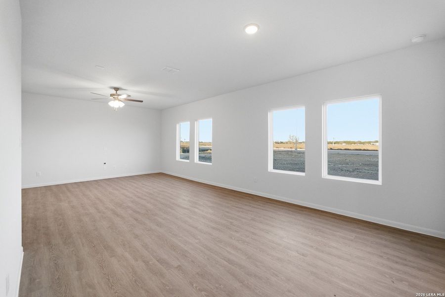 Spacious, unfurnished interior of a new home in Garden Grove, San Antonio (Image 12).