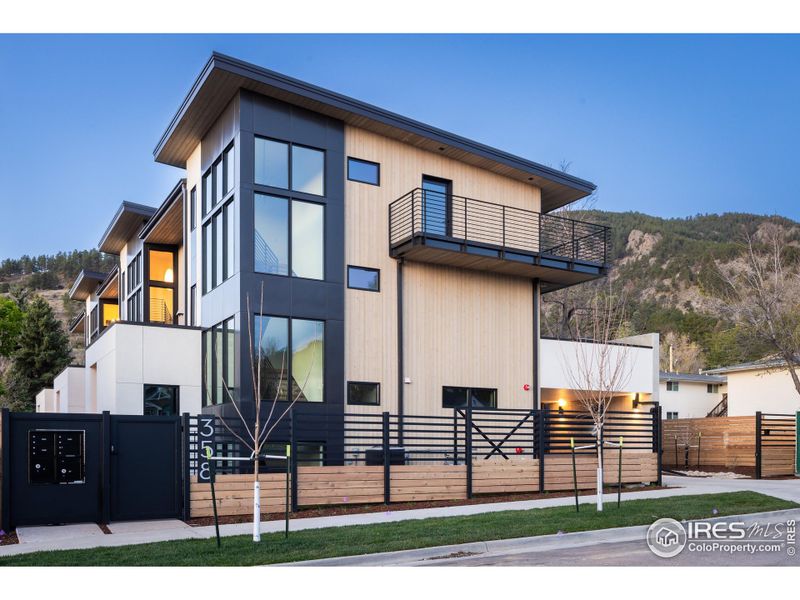 This beautiful residence showcases sleek modern design that allows for a lock-and-leave lifestyle on West Arapahoe, just moments from West Pearl and multiple trails and outdoor recreation options.