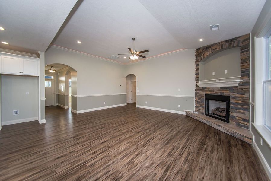 Representative unfurnished interior of a home built from the Mediterranean by Enchanted Homes in Messer Farms, Inman (Image 30).