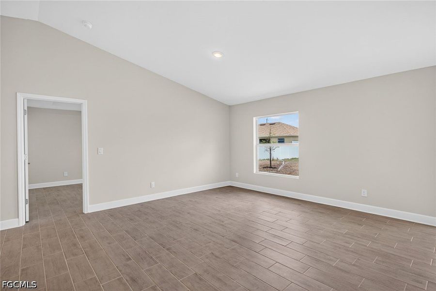 Spacious, unfurnished interior of a new home in Cape Coral, Cape Coral (Image 15).