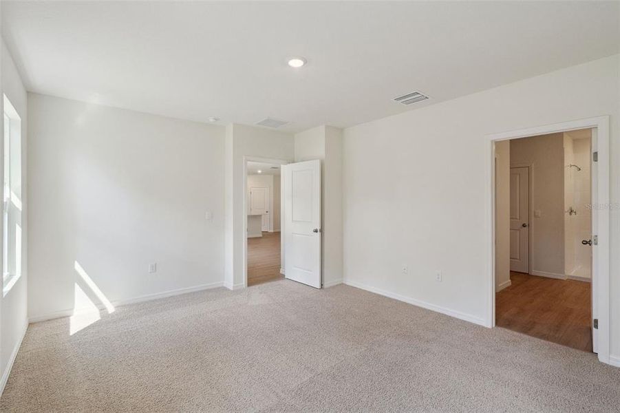 Spacious, unfurnished interior of a new home in , Daytona Beach (Image 31).