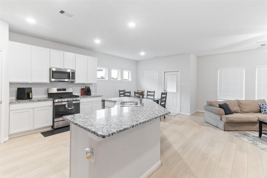 Image 12 of a home in Woodshore. Image 12 of a home in Woodshore.