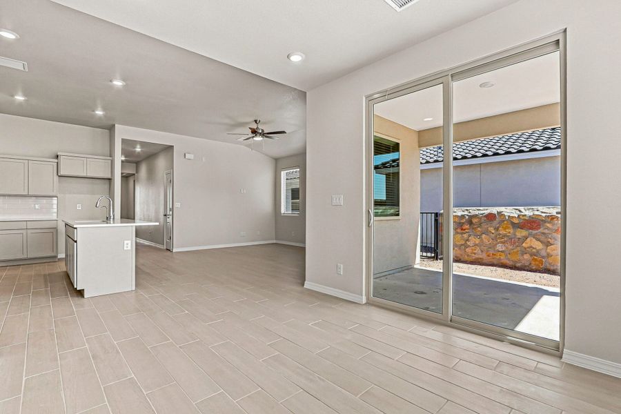 Spacious, unfurnished interior of a new home in Paseos Del Este, El Paso (Image 40).