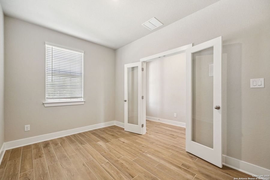 Spacious, unfurnished interior of a new home in Comanche Ridge, San Antonio (Image 27). Spacious, unfurnished interior of a new home in Comanche Ridge, San Antonio (Image 27).