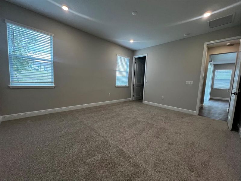 Spacious, unfurnished interior of a new home in Hills of Minneola, Minneola (Image 12).