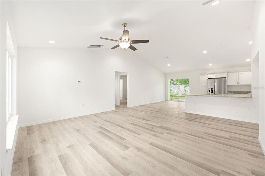 Spacious, unfurnished interior of a new home in , Ocala (Image 20).