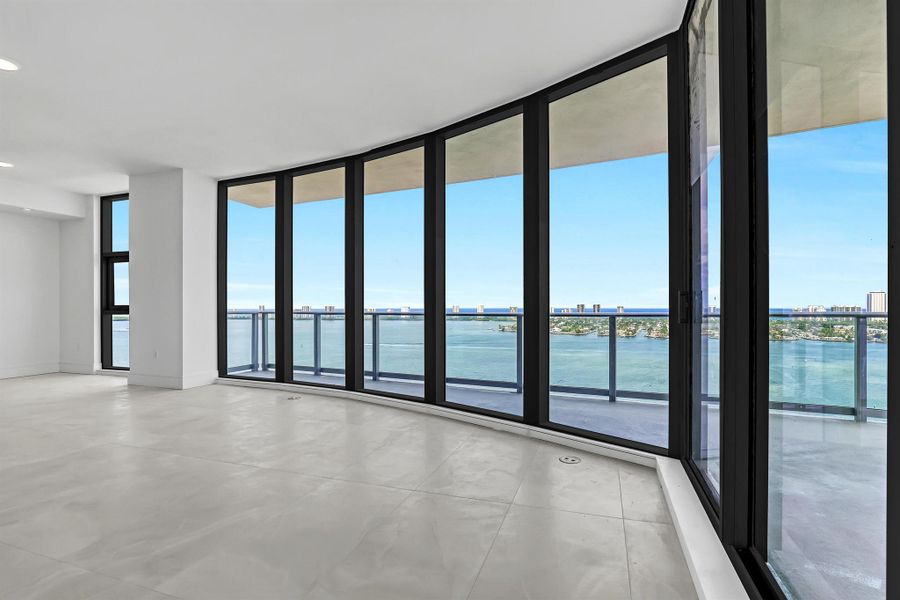 Spacious, unfurnished interior of a new home in , Lake Park (Image 14).