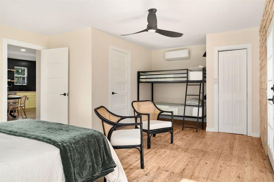 Such a smart layout; sleep 4 in this sweet little cottage.