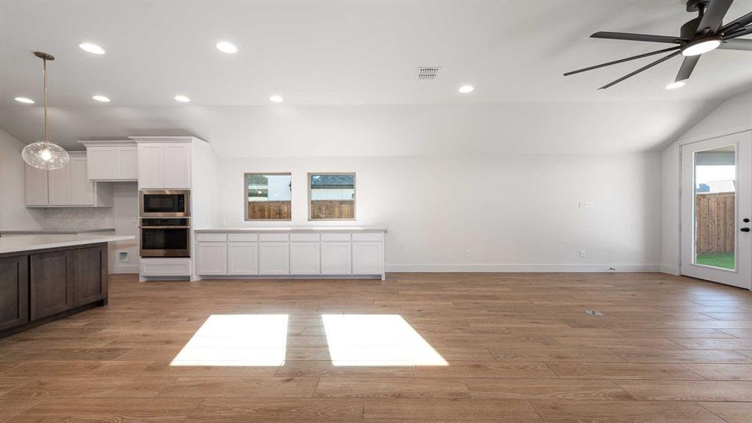 Spacious, unfurnished interior of a new home in Myrtle Creek 60', Waxahachie (Image 20).