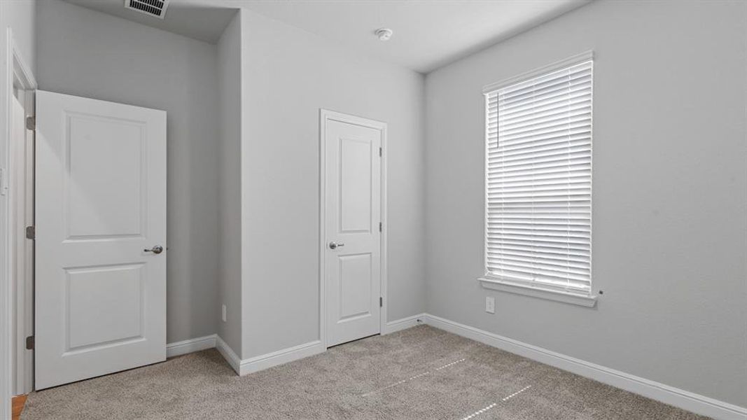 Spacious, unfurnished interior of a new home in Trails of Elizabeth Creek, Fort Worth (Image 23).