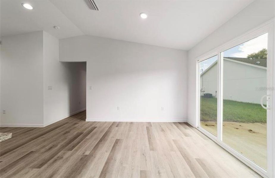 Spacious, unfurnished interior of a new home in , Silver Springs (Image 22).