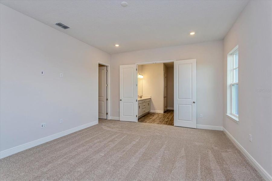 Spacious, unfurnished interior of a new home in Laureate Park at Lake Nona, Orlando (Image 11).