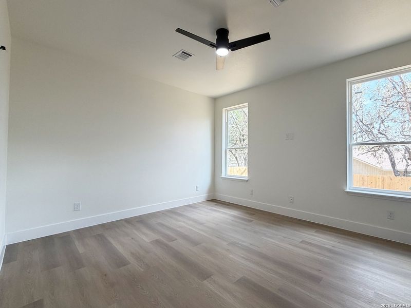 Spacious, unfurnished interior of a new home in , San Antonio (Image 30).