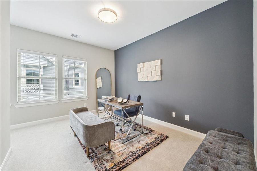 Secondary bedroom with theversatility of a home office orguest bedroom.