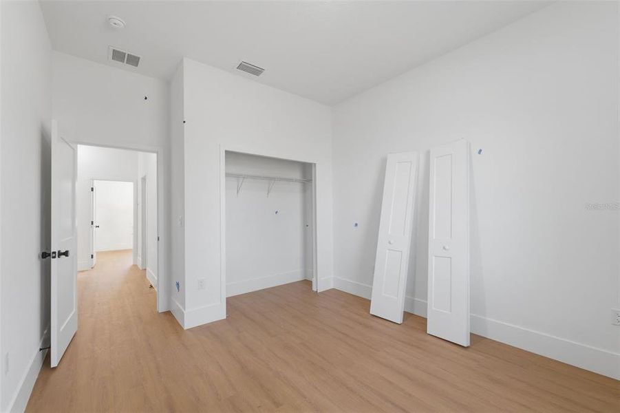 Spacious, unfurnished interior of a new home in , Ocala (Image 15).