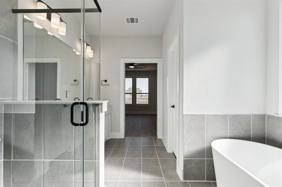 Furnished interior view inside a new home in Ellis Ranch Estates, Waxahachie (Image 8).