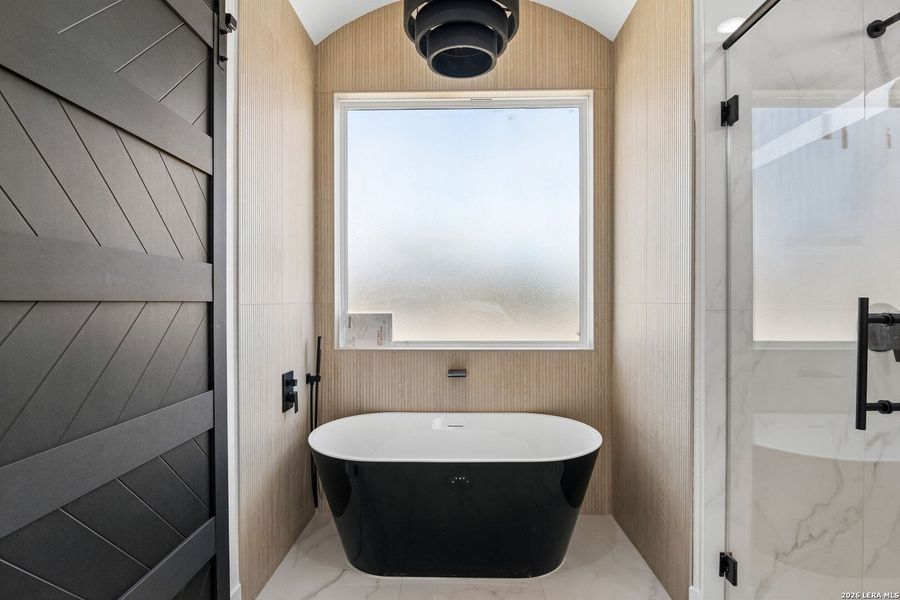 Furnished interior view inside a new home in , La Vernia (Image 34).