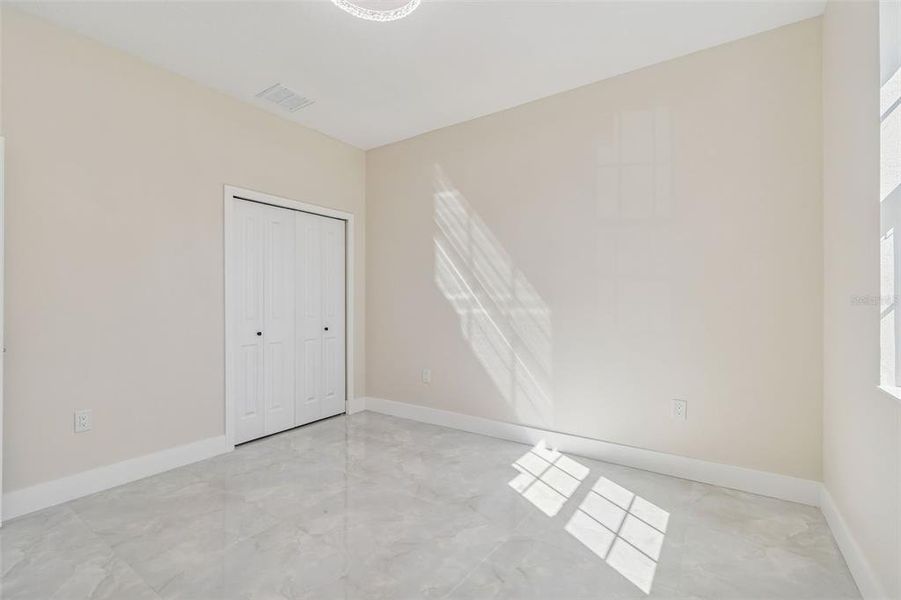Spacious, unfurnished interior of a new home in , Tampa (Image 30).