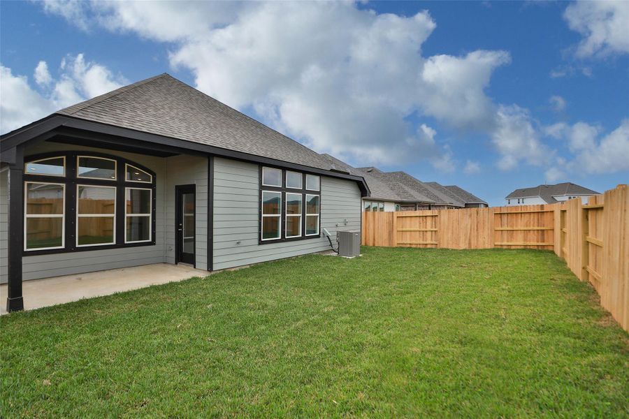 Exterior details and patio area of a home in Aldeana, Bonney (Image 3).