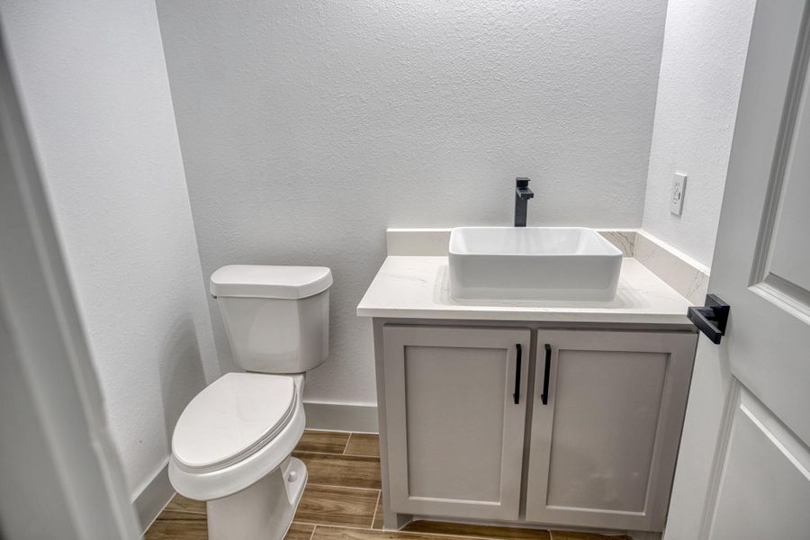 Furnished interior view inside a new home in , Angleton (Image 14).
