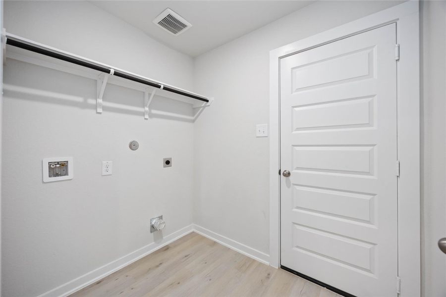 Spacious, unfurnished interior of a new home in Bluestem, Brookshire (Image 14). Spacious, unfurnished interior of a new home in Bluestem, Brookshire (Image 14).