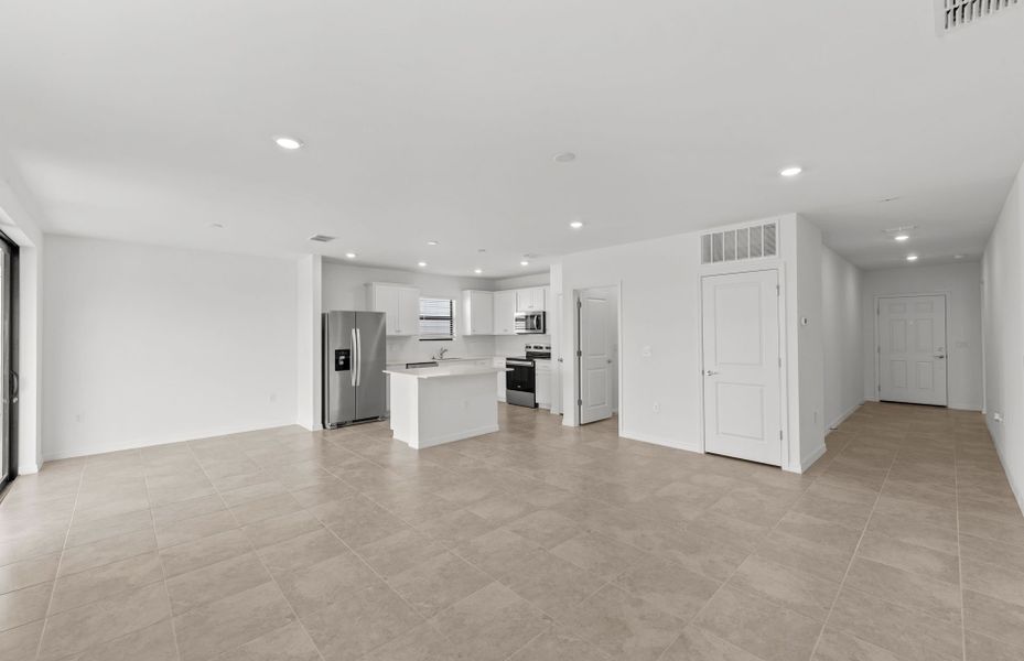 Spacious, unfurnished interior of a new home in Whispering Lakes, Lehigh Acres (Image 19).