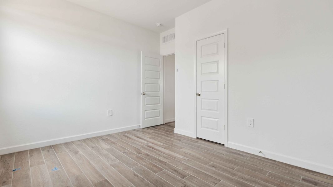 Spacious, unfurnished interior of a new home in Entrada Del Oro, Gold Canyon (Image 19).