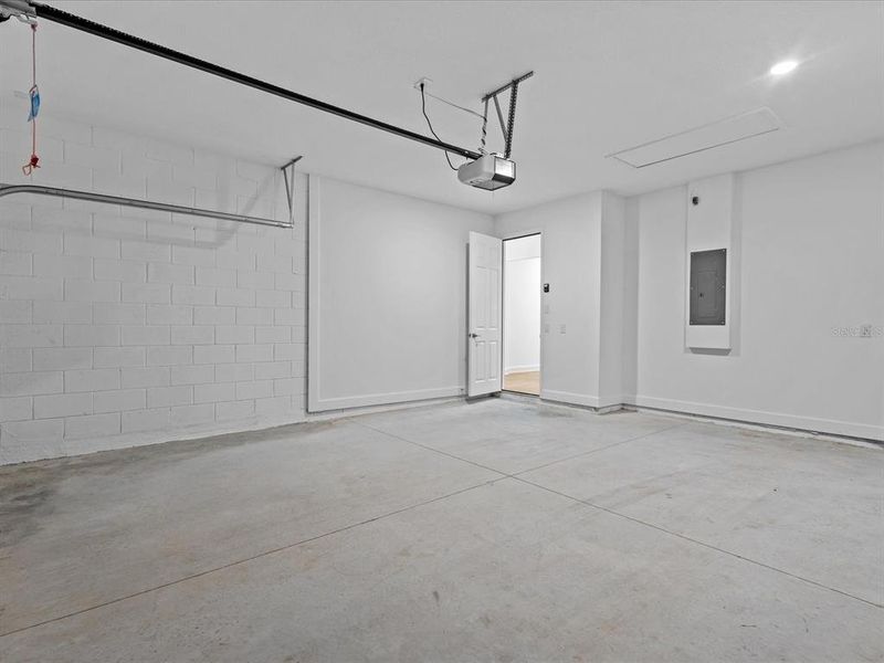 Spacious, unfurnished interior of a new home in , Orlando (Image 23).