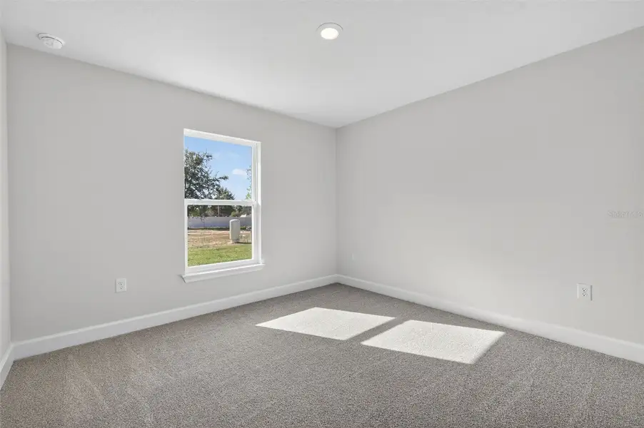Spacious, unfurnished interior of a new home in Hill Country Estates, Dade City (Image 25).