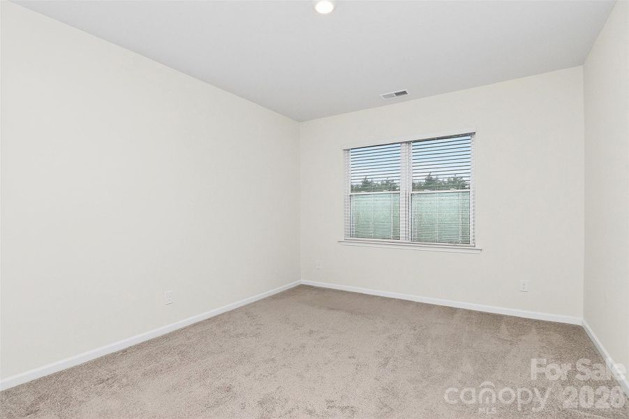 Spacious, unfurnished interior of a new home in Fergus Crossing, York (Image 19).