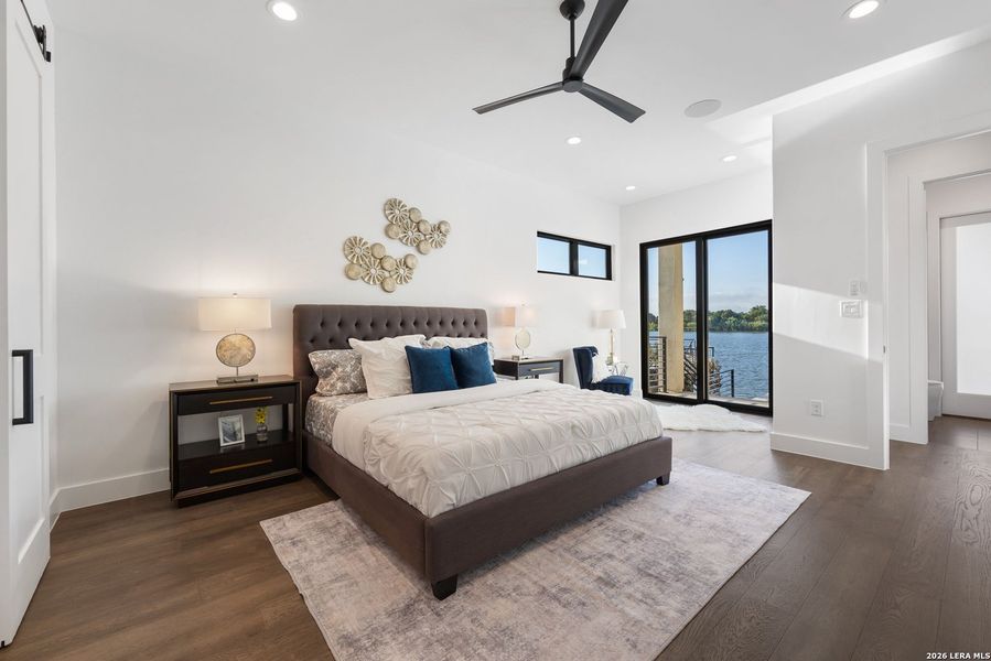 Furnished interior view inside a new home in , Kingsland (Image 25).
