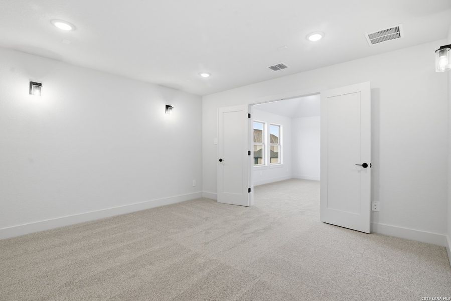 Spacious, unfurnished interior of a new home in Haby Hill 50s, San Antonio (Image 23).