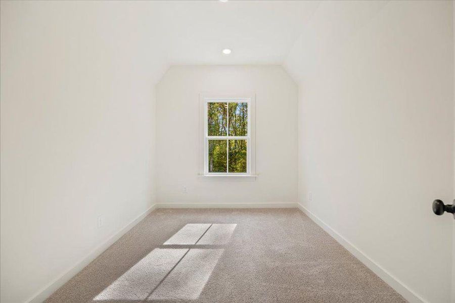 Spacious, unfurnished interior of a new home in , Gainesville (Image 39).