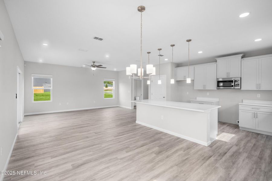 Spacious, unfurnished interior of a new home in , Jacksonville (Image 9).