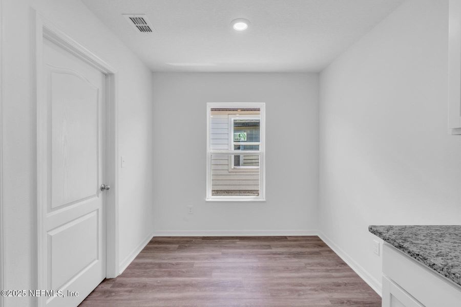 Spacious, unfurnished interior of a new home in Rolling Hills, Green Cove Springs (Image 15).