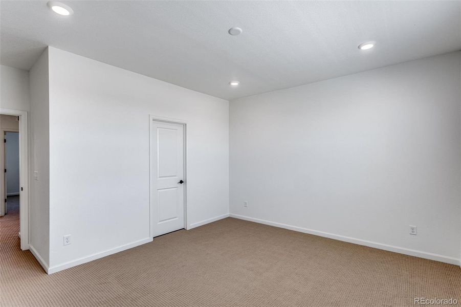 Spacious, unfurnished interior of a new home in , Berthoud (Image 18).